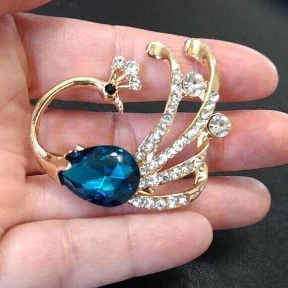 Unbranded Jewelry - Gold tone peacock brooch blue rhinestone